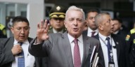 Abogado calificó como acertada la renuncia de Álvaro Uribe a la prescripción: “La misma legislación habilita dos años más”