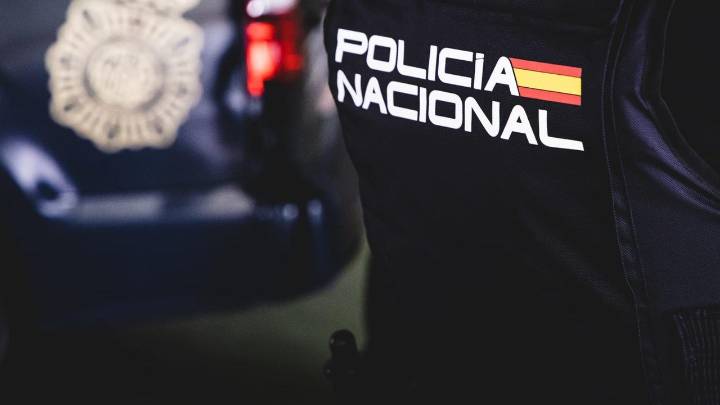 Dos policías abaten de varios disparos a un hombre que intentó agredirles en Valencia