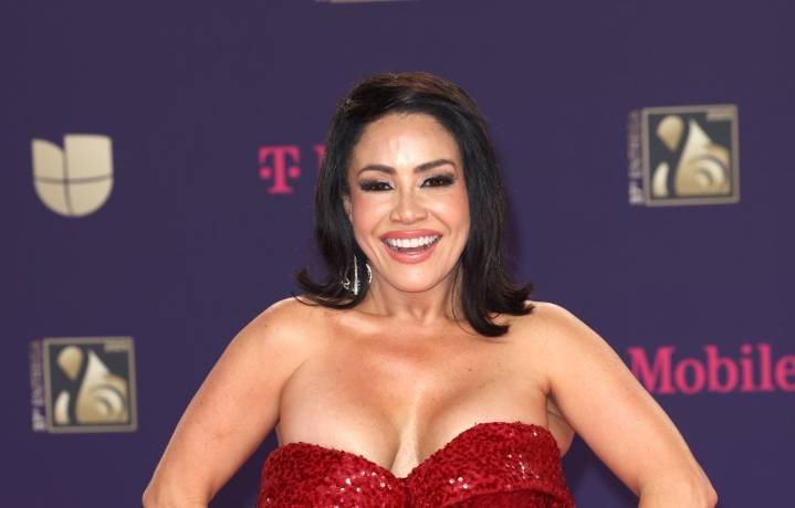 Carolina Sandoval sube foto en bikini y dice: “El mar no tiene tallas”