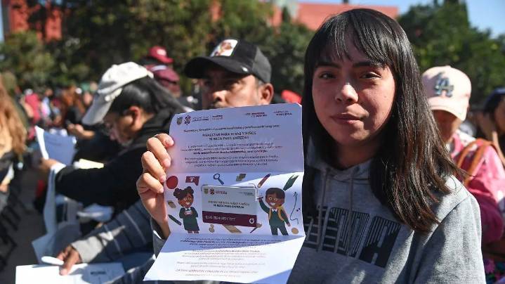 Mi beca para empezar: cuándo depositan en apoyo para uniformes y útiles escolares