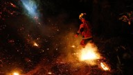 De los 3.000 euros de Cataluña a 1.500 euros en Castilla y León: la brecha salarial entre bomberos forestales