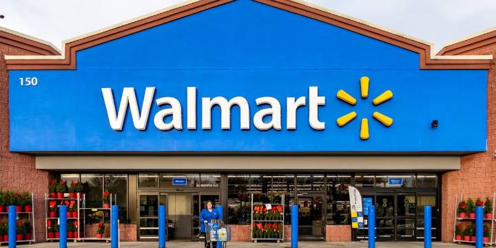 Walmart, once ordered to 'eat the tariffs,' is giving employees a year