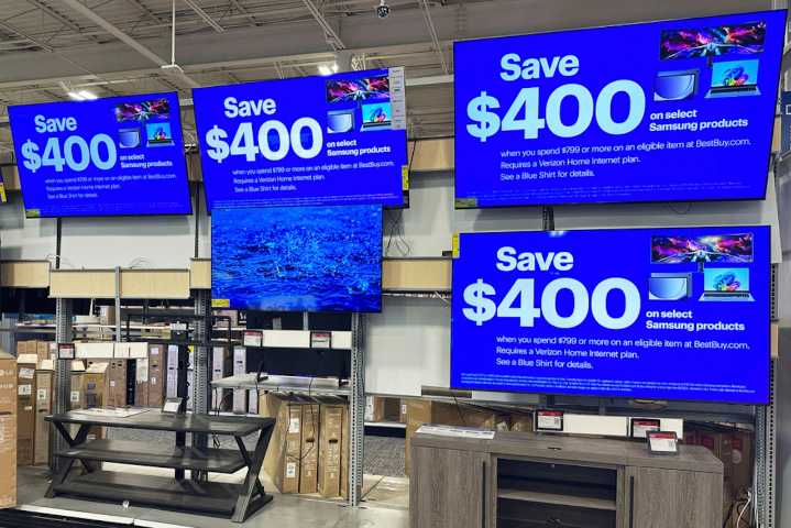 Retail sales rise a solid 0.5% in July as shoppers appear to shrug off tariff pressures