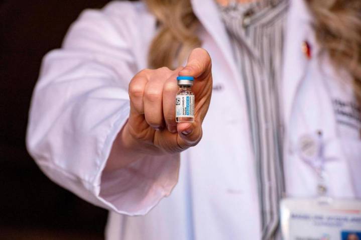 Despite federal shift, state health officials encourage COVID vaccines for pregnant women