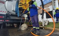 Ante el pronóstico de lluvias en La Plata, despliegan operativo de barrido y desobstrucción