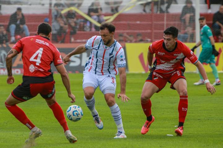 Alvarado y sus urgencias en Tucumán: formaciones, hora y tv