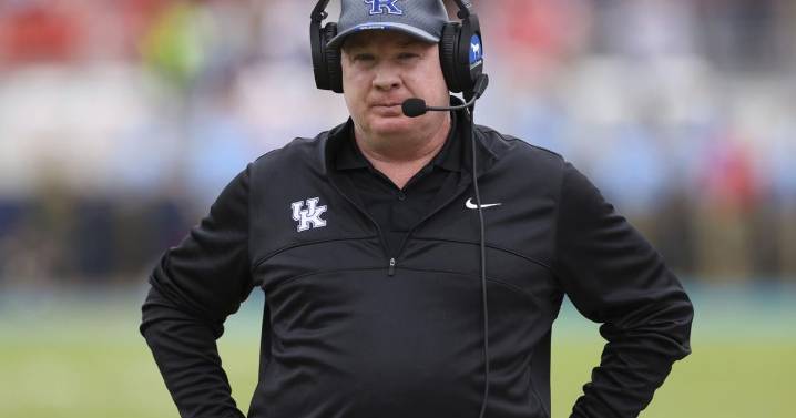 SEC's longest-tenured coach, Mark Stoops back to rebuilding at Kentucky