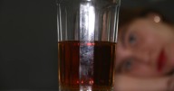 Es el alcohol la principal “puerta de entrada” a otras drogas: Expertos