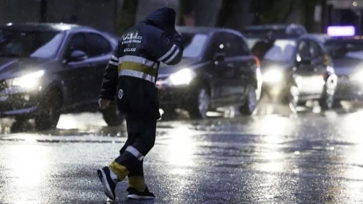 Alerta naranja y amarilla por viento y lluvia: a qué provincias afectará y qué pasará en AMBA