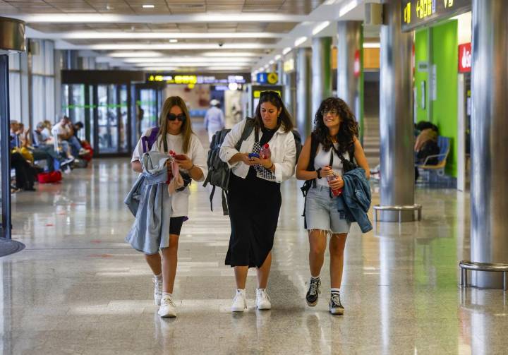 El Seve Ballesteros resiste en julio y sólo pierde un 0,6% de pasajeros