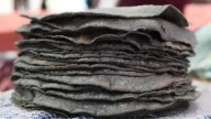 Tortillas hechas a mano, las preferidas de los mexicanos, aunque cuesten más