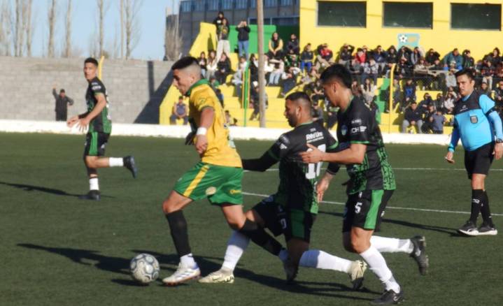 La Ribera se quedó con el clásico
