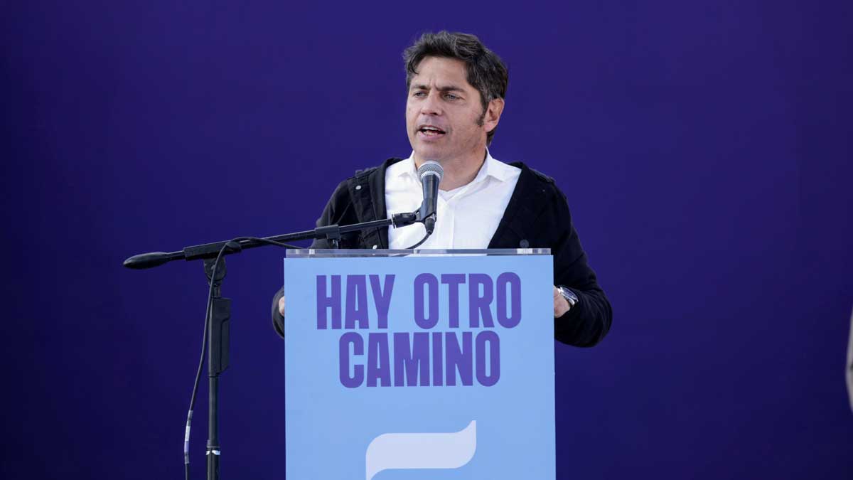 Kicillof acusó al Gobierno de Milei de montar una “fábrica de truchadas” para la campaña