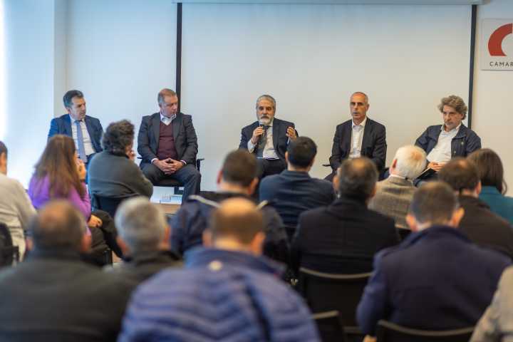 Concepción reúne a actores clave para definir mejoras en infraestructura y conectividad