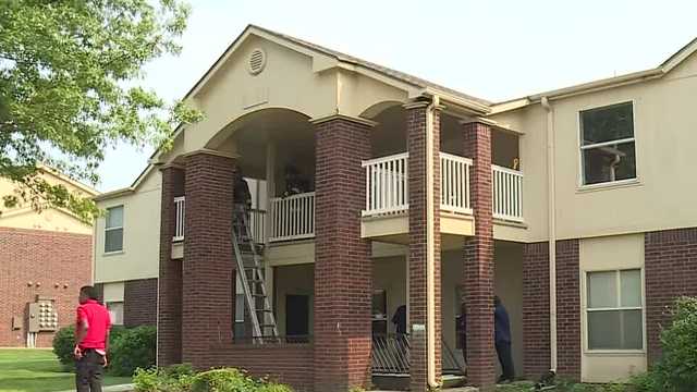 Grandview apartment staircase collapses, injuring 1
