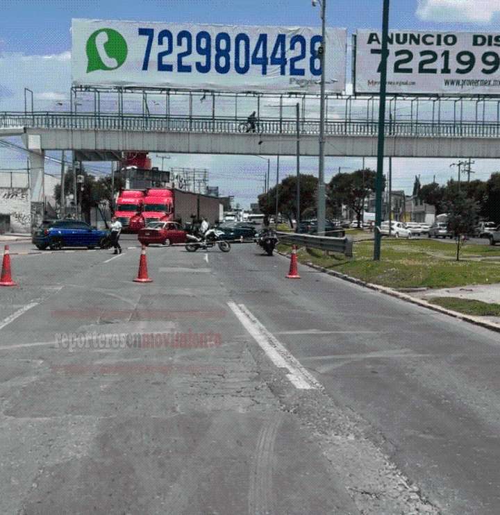 CERRADA LA AVENIDA ALFREDO DEL MAZO, A LA ALTURA DE «TACOS BUENAVISTA» EN TOLUCA