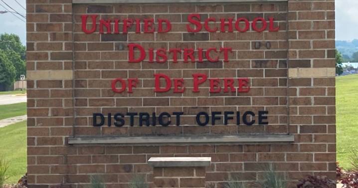 De Pere elementary student hit by vehicle while in crosswalk