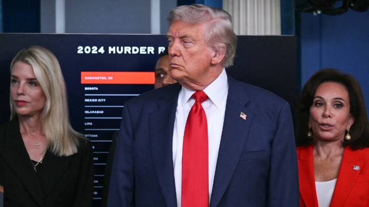 Trump anuncia que patrullará DC con las tropas el jueves: "Voy a salir con la policía y con los militares"