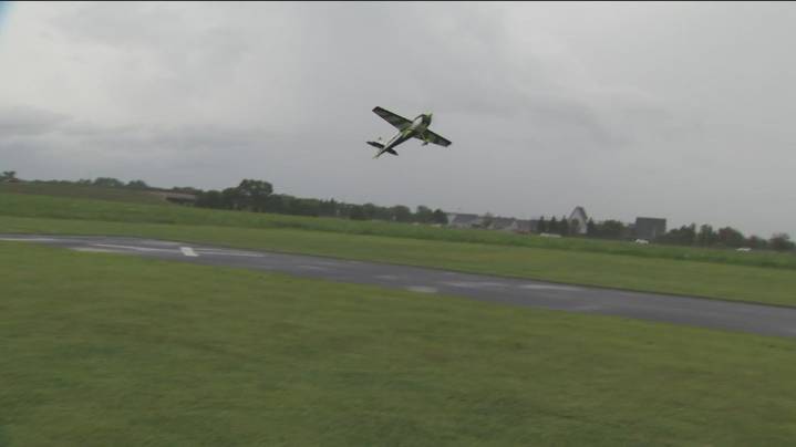 Model planes soar at Grassfield's Aviation Day