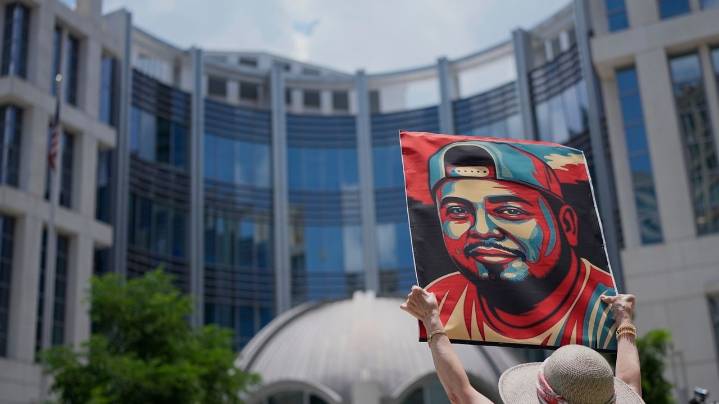 Abrego Garcia's lawyers want smuggling charges dismissed on grounds of vindictive prosecution