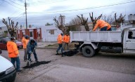 El Municipio de Rawson continúa trabajando en el Plan de bacheo para optimizar la circulación