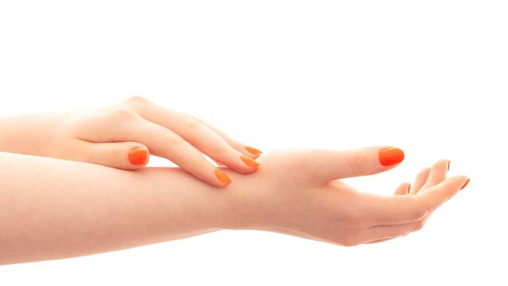 Uñas naranja: 8 maneras de llevar este manicure que rejuvenece las manos a los 50