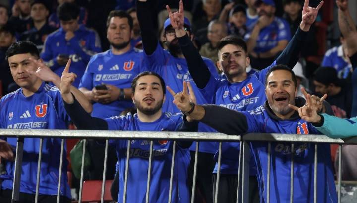 "Bien hermanos chilenos": la imagen de los hinchas de la U que se viralizó en Argentina