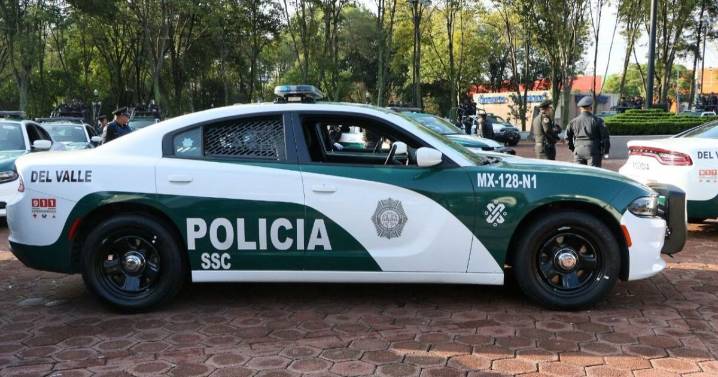 ¿Compartiste el video de los policías en patrulla? Probablemente también cometiste un delito