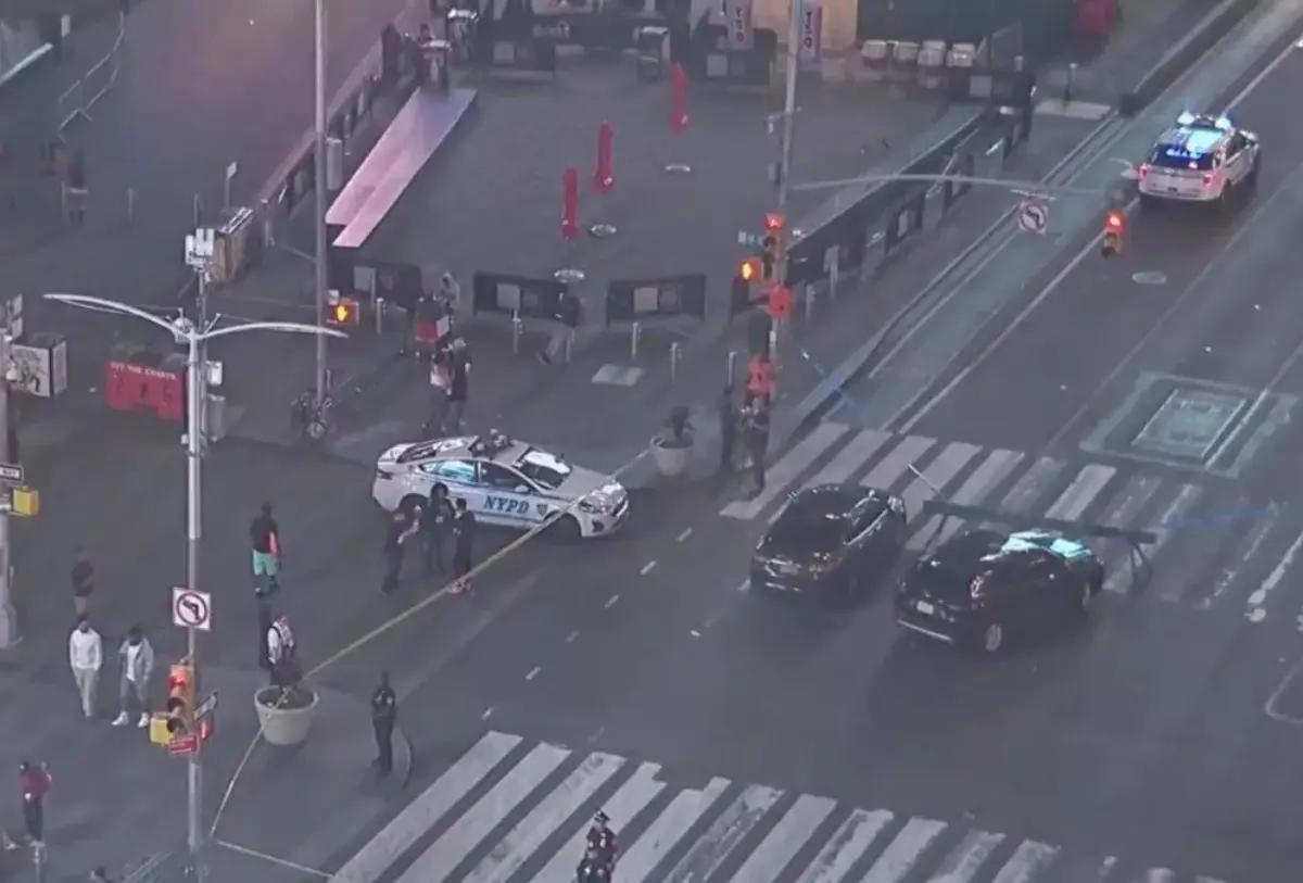 Un adolescente abre fuego y hiere a tres personas en Times Square, Nueva York