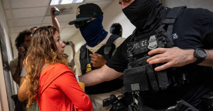 Amnistía acusa a EU de usar IA para vigilar y deportar migrantes y estudiantes propalestinos.