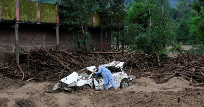 Pakistan resumes rescue operations in flood-hit areas; death toll over 300