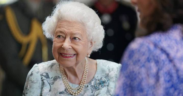 Former royal butler recalls hilariously awkward first meeting with Queen Elizabeth