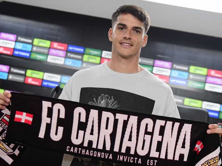Deportes | Nil Jiménez, del Efesé: "La ambición del proyecto es palpable y el objetivo es claro: subir"