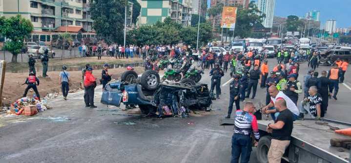 Aparatoso accidente en la Valle-Coche dejó al menos 11 heridos