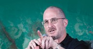 Darren Aronofsky rompe su molde con Atrapado robando