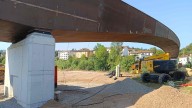 El puente sobre el Piloña, en Arriondas, coge forma: completada la colocación de la estructura