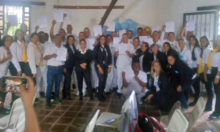  Entregan certificados a camilleros de hospitales y ambulatorios en Bejuma