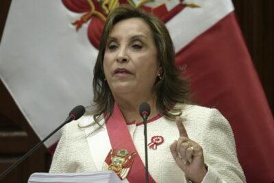 Boluarte visitará la isla fronteriza reclamada por Petro para reafirmar soberanía peruana