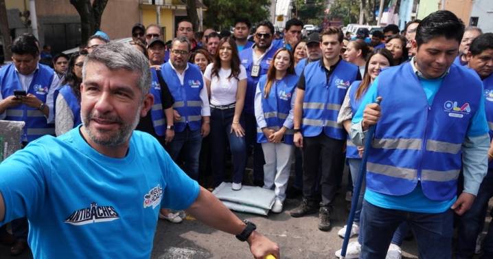 Mauricio Tabe y colaboradores ‘echan montón’ a baches en Miguel Hidalgo