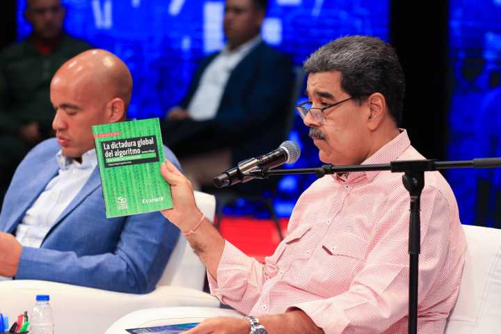 Presidente Maduro insta a la transformación de los métodos educativos