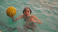 Empezó a jugar al waterpolo en el club Sparta hace un año y medio y fue convocado a la preselección nacional