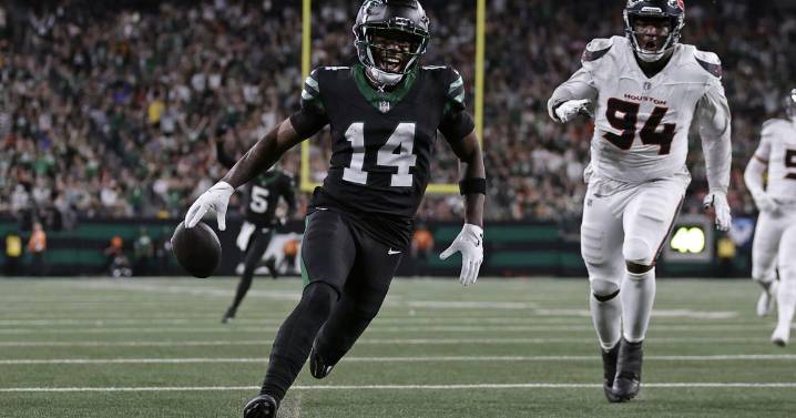 Jets cut 'YAC King' wide receiver Malachi Corley after rookie season marked by goal