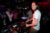 Alarma en la noche francesa: las discotecas parisinas comienzan a cerrar en masa