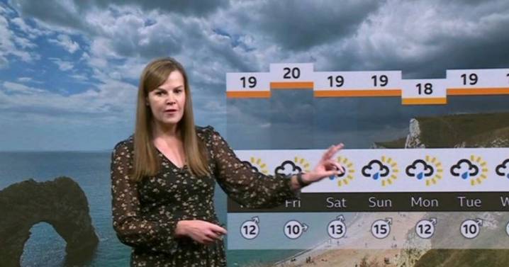 BBC presenters left red-faced as co-star snaps 'look interested' live on