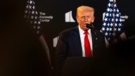 Trump compliments Sean Hannity, Ainsley Earhardt’s relationship live on air