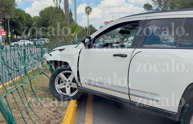 Falla mecánica provoca choque en bulevar Venustiano Carranza