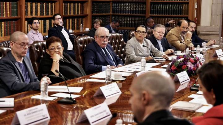 Consejeros del INE y comisión de Pablo Gómez acuerdan temas para la reforma electoral