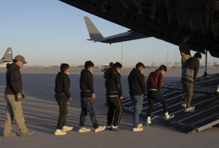 EEUU deportó los primeros siete migrantes a Ruanda tras acuerdo