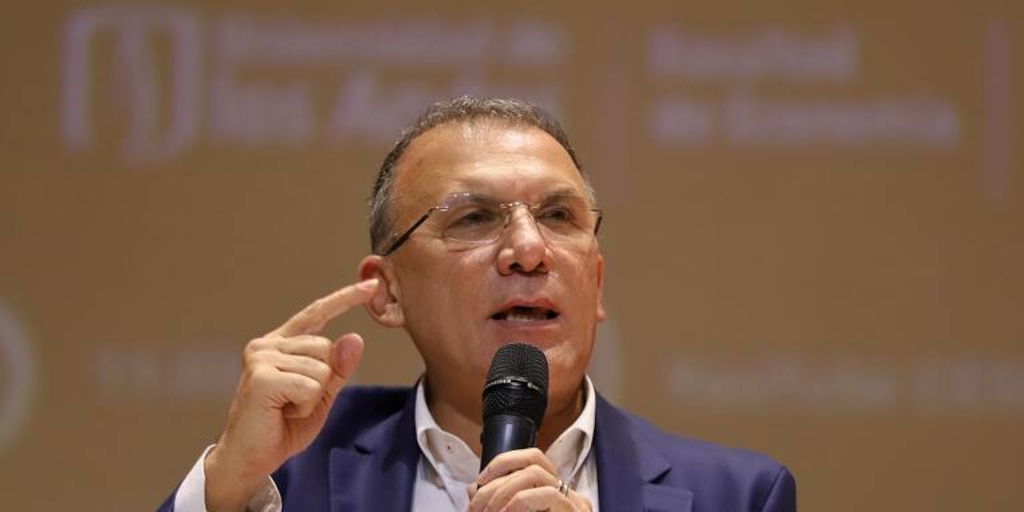 Roy Barreras denunció ilegalidad en reciente encuesta sobre las elecciones de 2026 y Vicky Dávila se le burló: “Quedó bravo con su 2%”