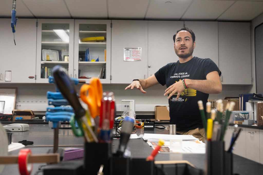 Cal State LA’s  ‘Charging Eagles’ demonstrate trendsetting EV battery pack